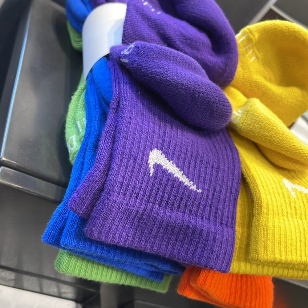 Nike Everyday Plus Cushioned
Training Crew Socks (6 Pairs) - Picture 9 of 16